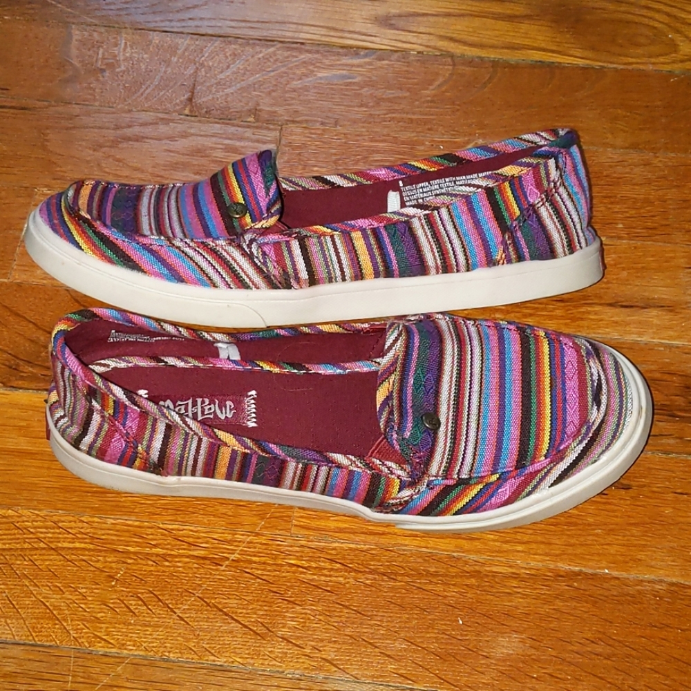 ☀️ Canvas slip on shoes